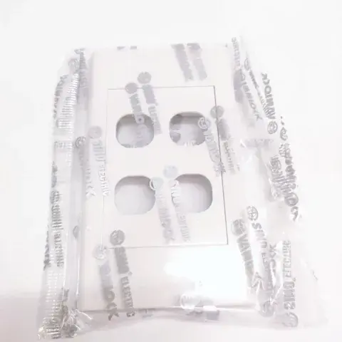 Mặt 4 Lỗ Sino Vanlock S184/X là mặt đơn (4 module)