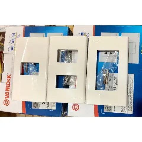 Mặt Lắp Thiết Bị Ổ Cắm Công Tắc Sino Vanlock S18CC (1, 2, 3 lỗ)