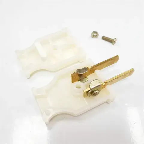 Phích Cắm Điện SOPOKA P2 là phích cắm chân dẹt (chân đực) chịu tải 1200W, điện áp 220V