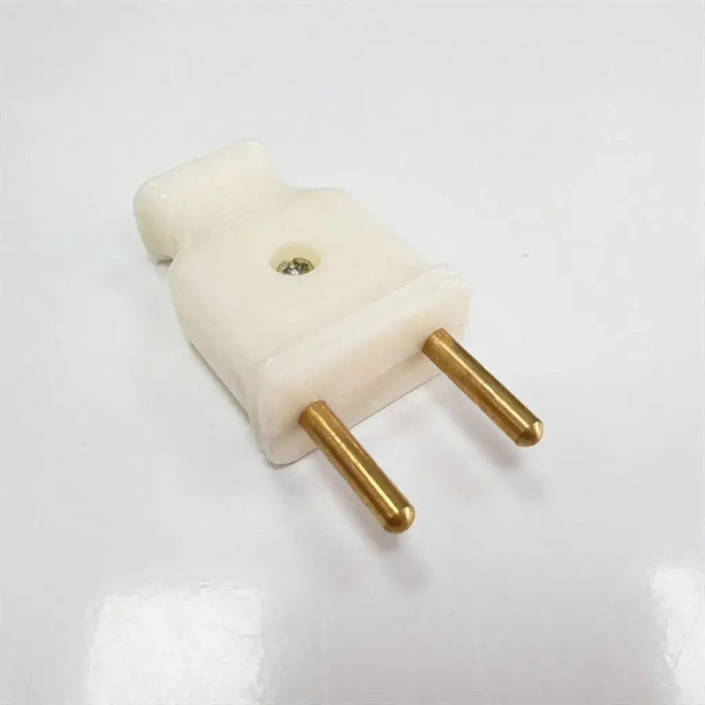 Phích Cắm Điện SOPOKA P1 là phích cắm chân tròn (chân đực) có khả năng chịu tải 1200W, điện áp 220V