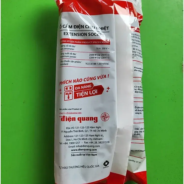 Ổ cắm Điện Quang ECO ĐQ ESK 4BR là ổ cắm 4 lỗ kết hợp (2 chấu/3 chấu), dài 2-5 mét